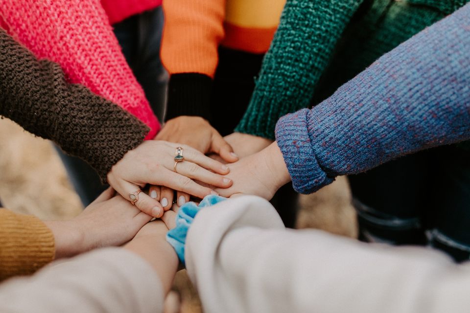 Arms stretch to meet and form a stack in the centre.